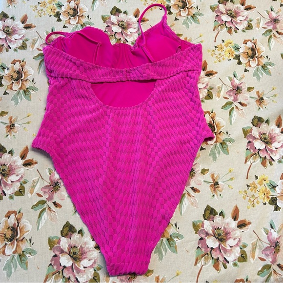 NWOT! GOOD AMERICAN Neon Pink Terry Cloth One Piece Swimsuit Size 7 (4X) - Picture 6 of 7